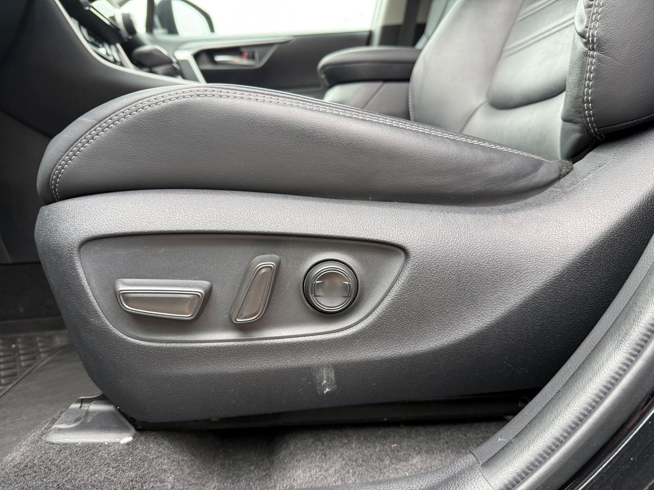 2022 Toyota RAV4 XLE Premium Photo