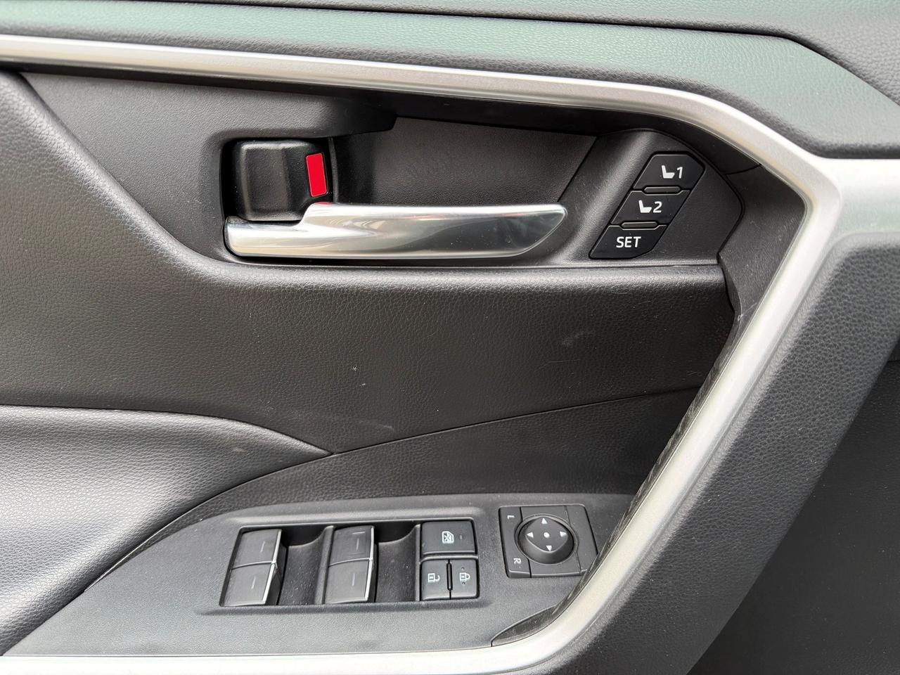 2022 Toyota RAV4 XLE Premium Photo