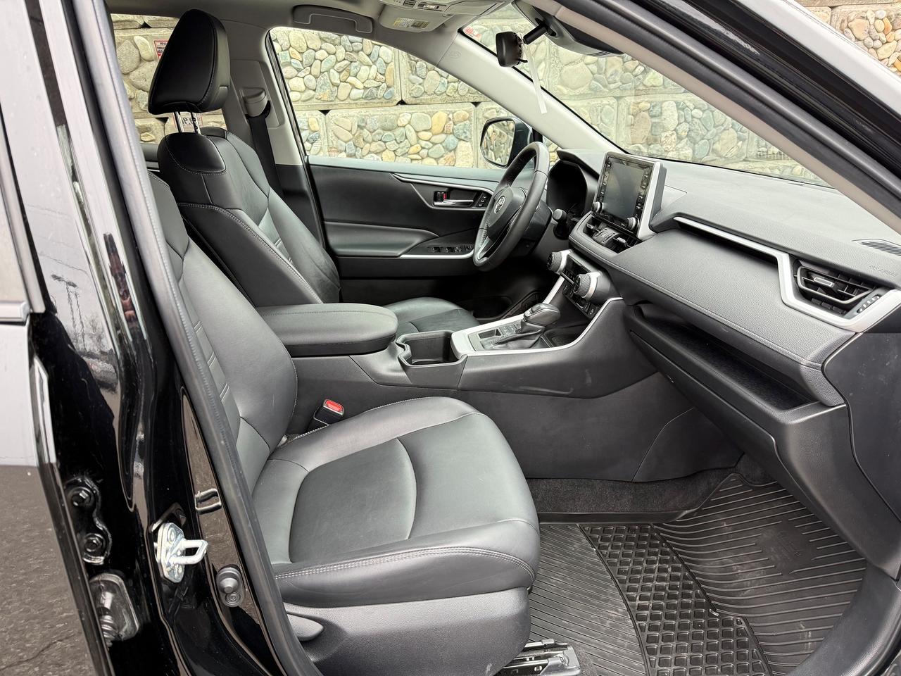 2022 Toyota RAV4 XLE Premium Photo