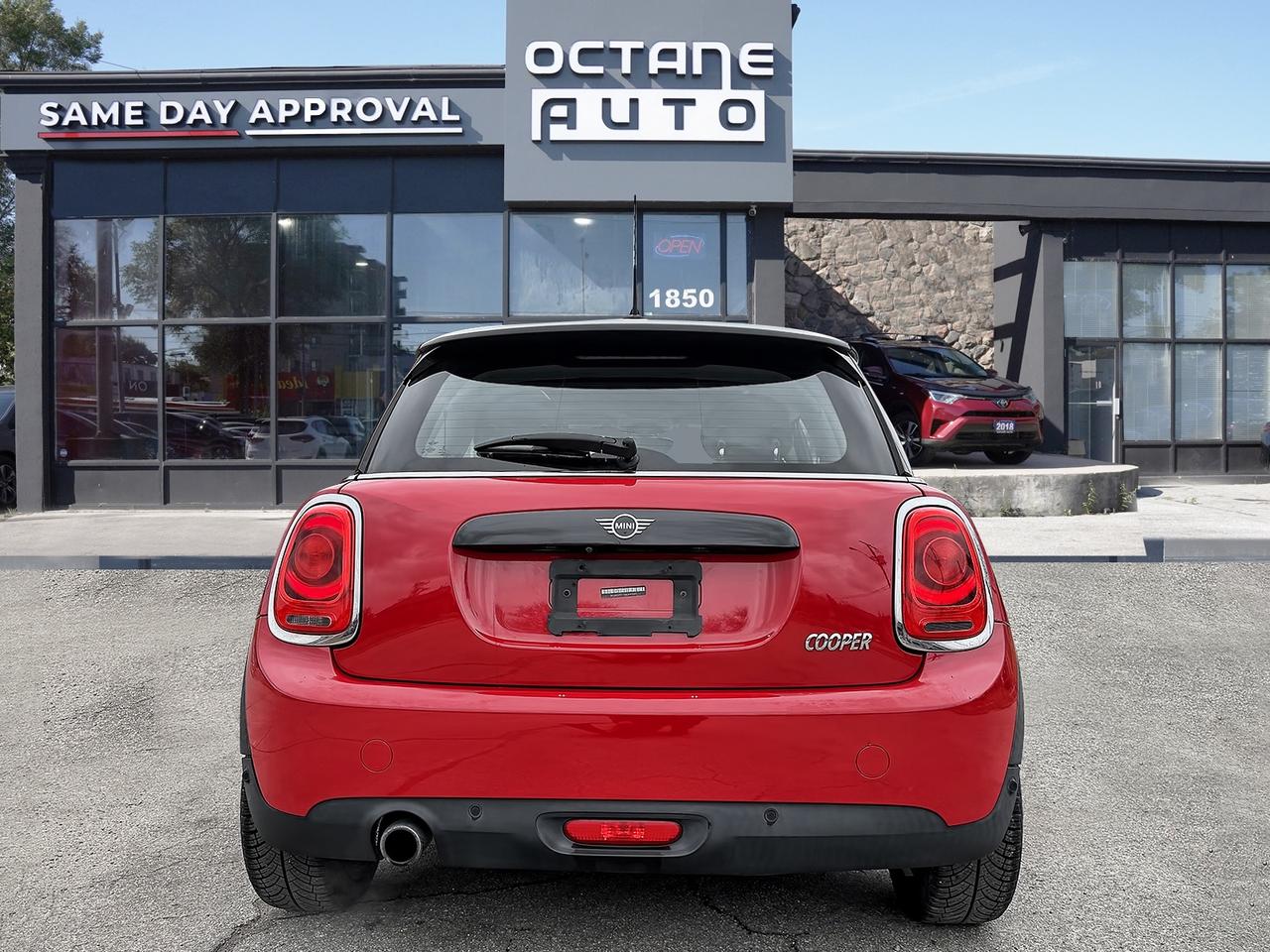 2019 MINI 3 Door Cooper FWD Photo4