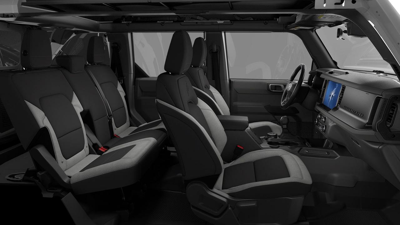 2026 Ford Bronco BIG BEND, HARD TOP, BLACK PKG, REMOTE START Photo