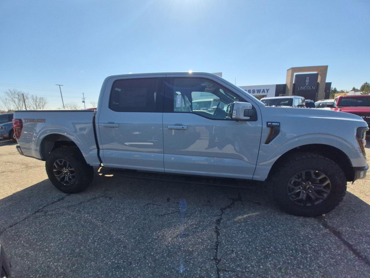 2026 Ford F-150 TREMOR, PANO ROOF, PRO TRAILER ASSIST, TOW/HAUL PK Photo3