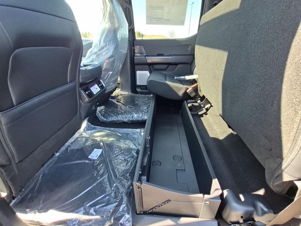 2026 Ford F-150 LARIAT, BLACK PKG, PANO ROOF, 360 DEGREE CAMERA Photo