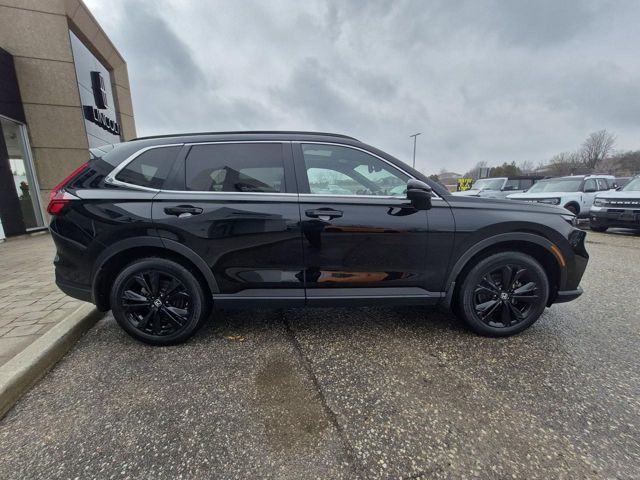 2024 Honda CR-V TOURING, HYBRID, AWD, LEATHER, LOCAL TRADE! Photo