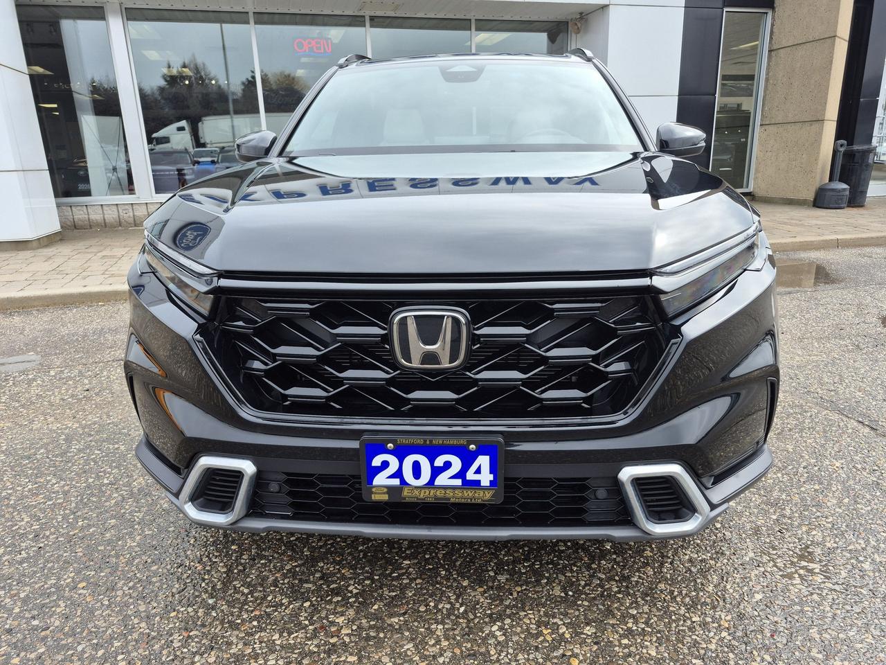 2024 Honda CR-V TOURING, HYBRID, AWD, LEATHER, LOCAL TRADE! Photo2