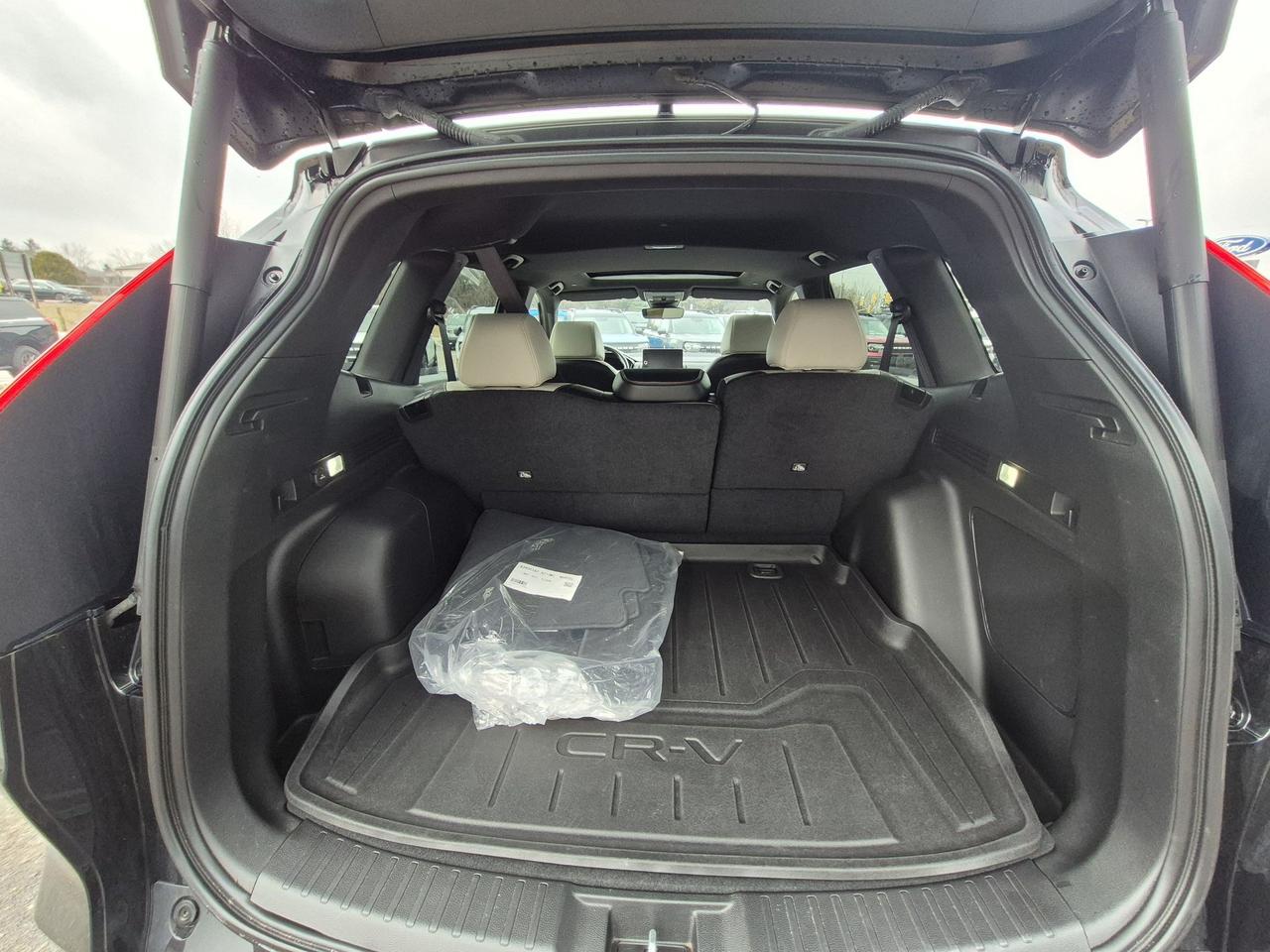 2024 Honda CR-V TOURING, HYBRID, AWD, LEATHER, LOCAL TRADE! Photo