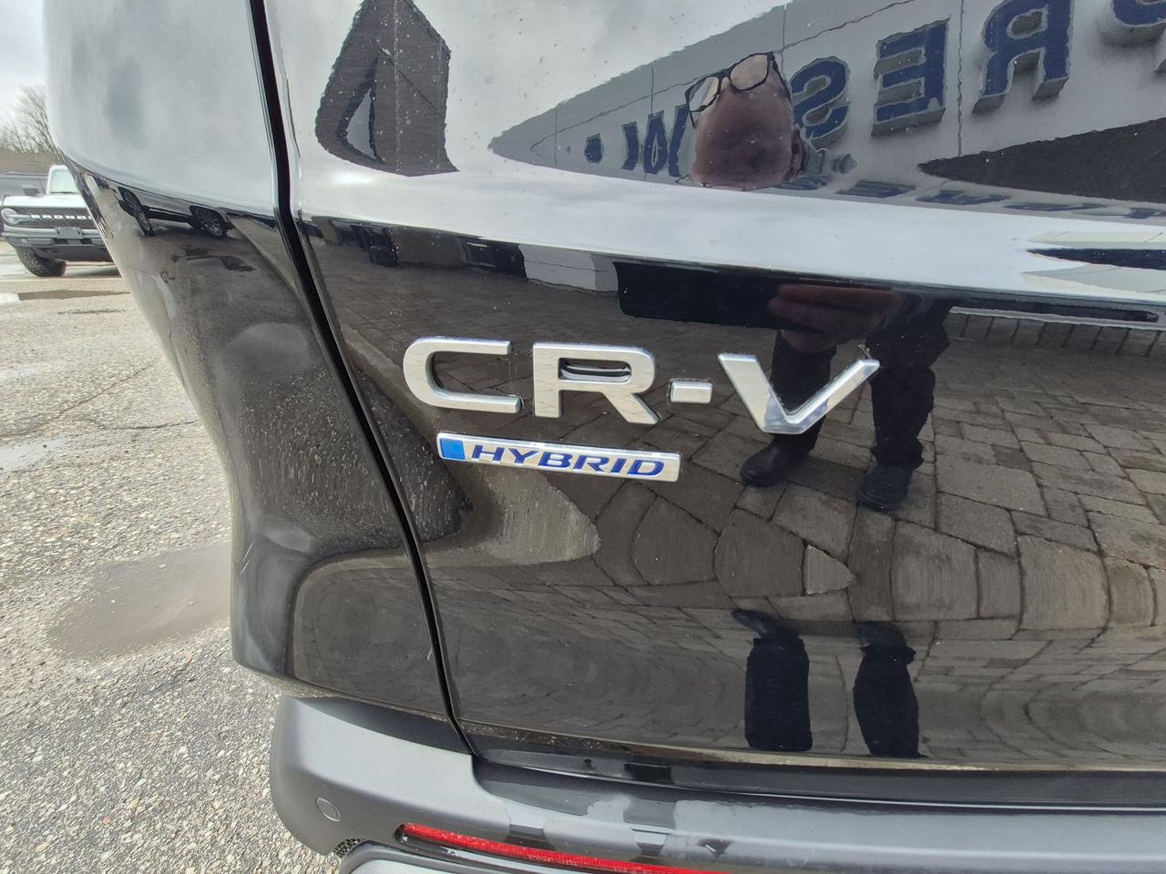 2024 Honda CR-V TOURING, HYBRID, AWD, LEATHER, LOCAL TRADE! Photo