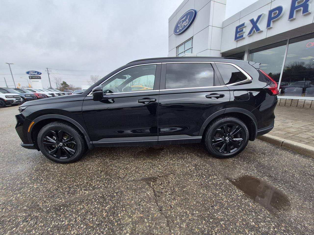 2024 Honda CR-V TOURING, HYBRID, AWD, LEATHER, LOCAL TRADE! Photo