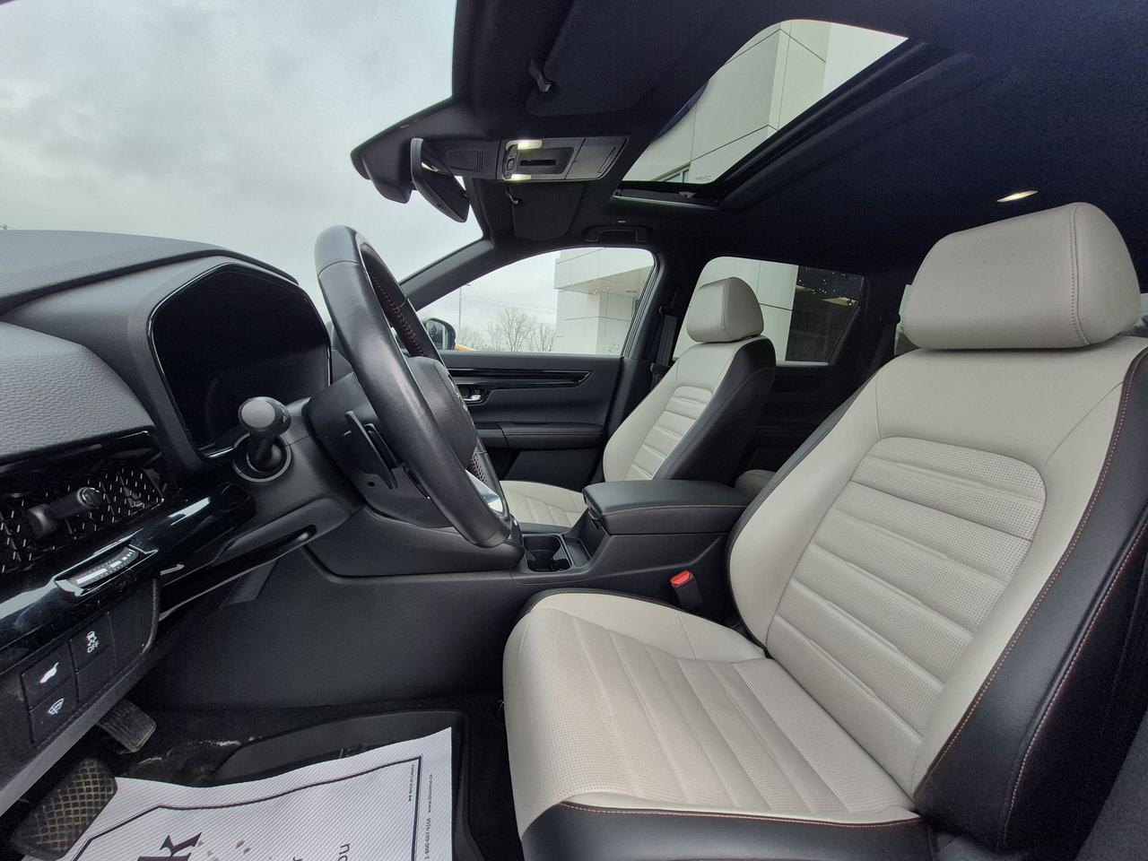 2024 Honda CR-V TOURING, HYBRID, AWD, LEATHER, LOCAL TRADE! Photo