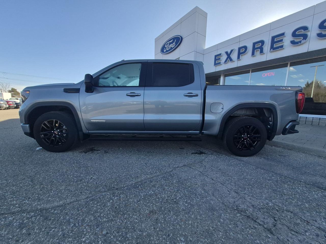 2023 Chevrolet Silverado ELEVATION! LOCAL TRADE! LIKE NEW! 20" RIMS! Photo1