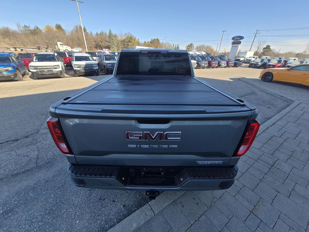 2023 Chevrolet Silverado ELEVATION! LOCAL TRADE! LIKE NEW! 20" RIMS! Photo