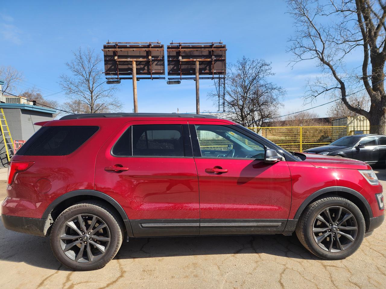 2017 Ford Explorer XLT l Mint | 7 Passenger l Family SUV l 🔥 Photo4