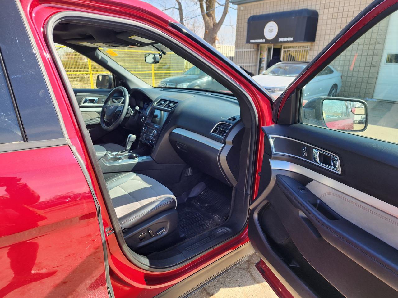 2017 Ford Explorer XLT l Mint | 7 Passenger l Family SUV l 🔥 Photo