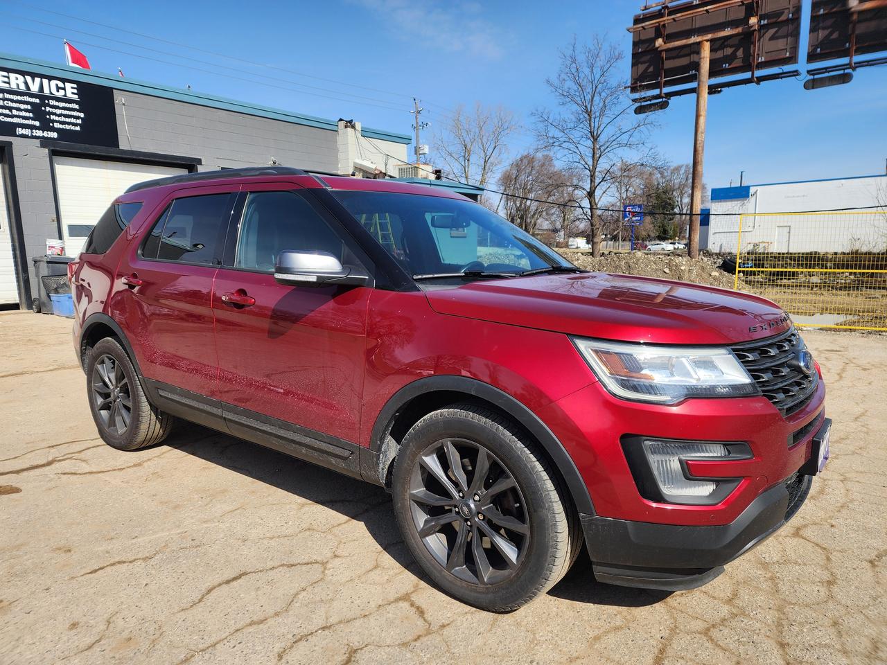 2017 Ford Explorer XLT l Mint | 7 Passenger l Family SUV l 🔥 Photo2