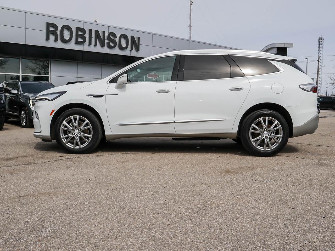 2022 Buick Enclave Essence Photo