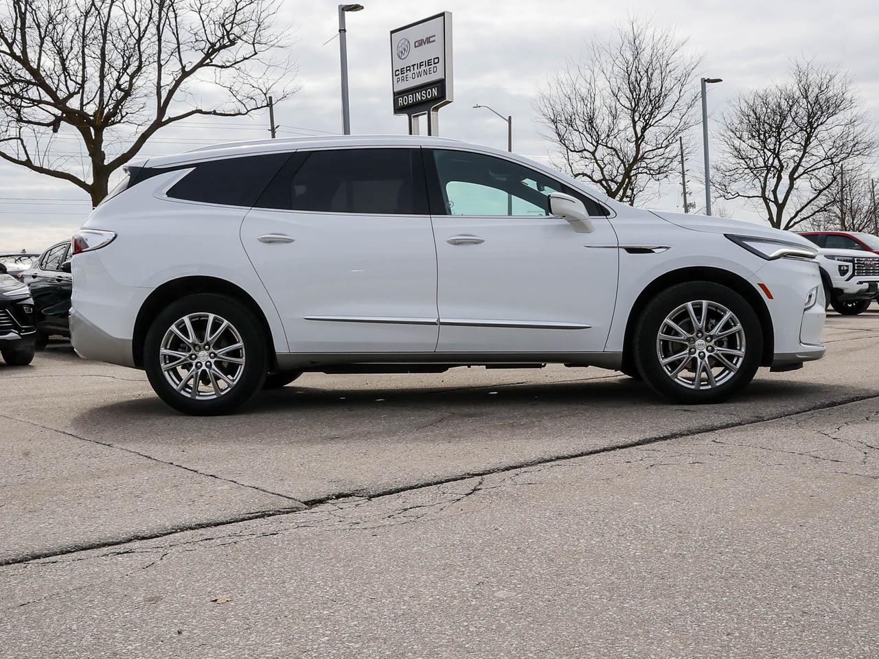 2022 Buick Enclave Essence Photo