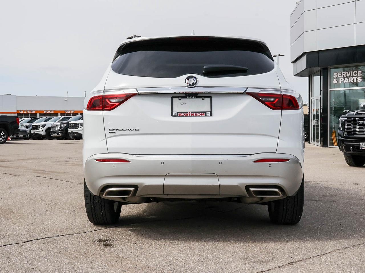 2022 Buick Enclave Essence Photo