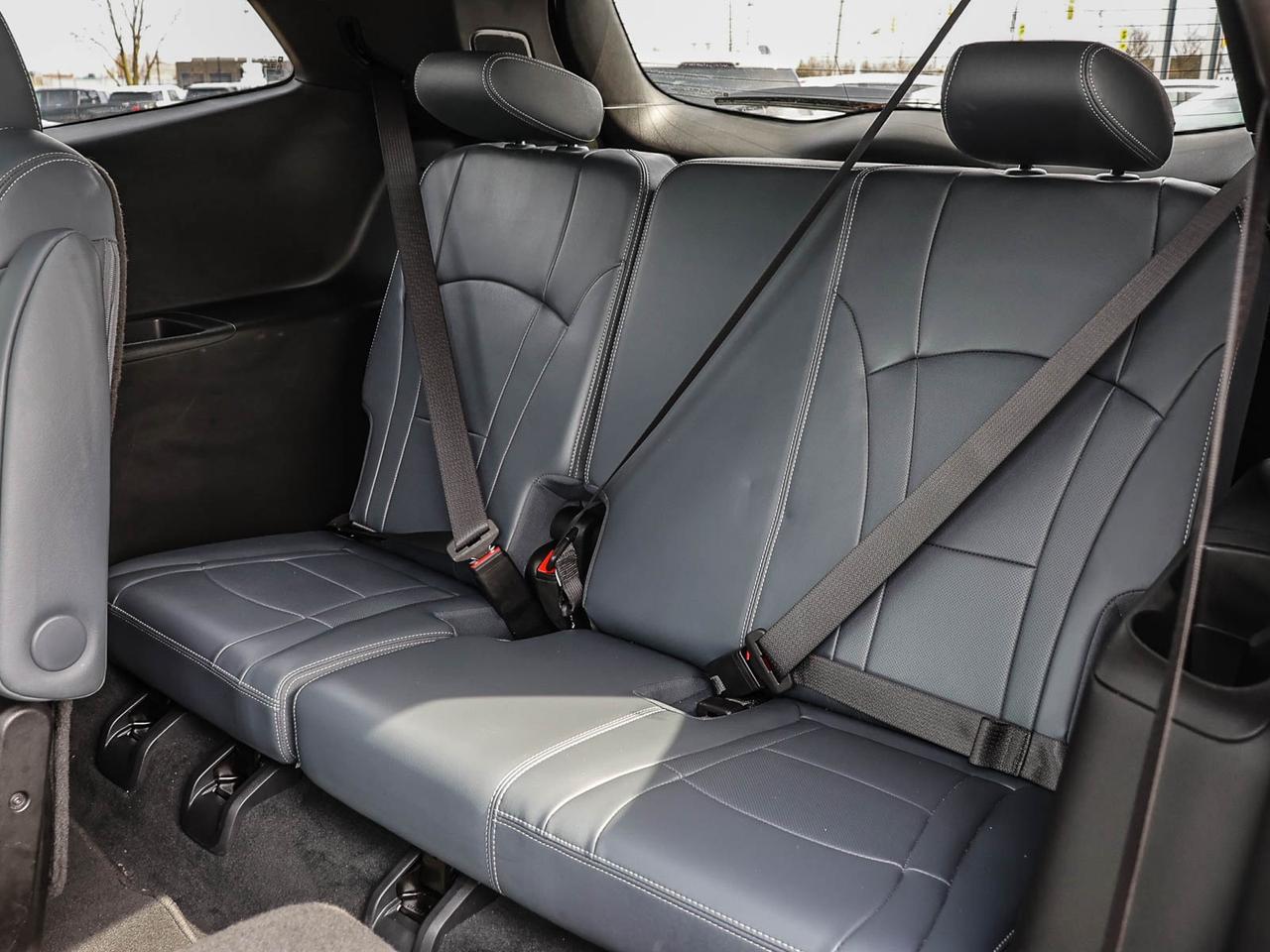 2022 Buick Enclave Essence Photo