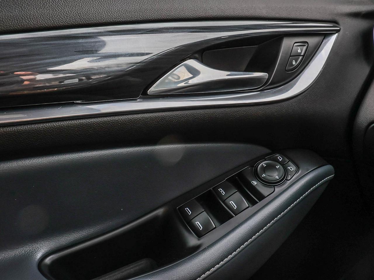 2022 Buick Enclave Essence Photo