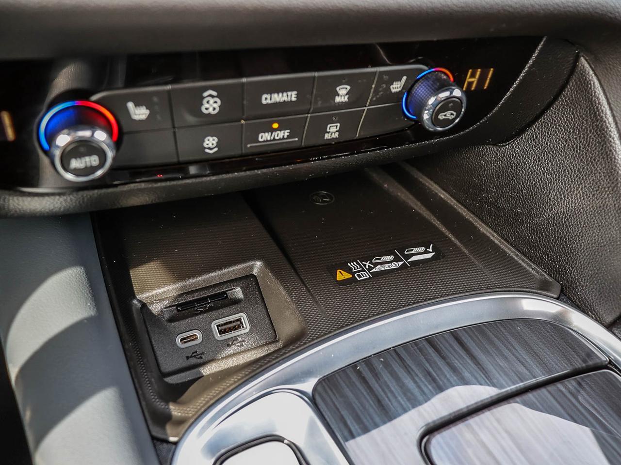 2022 Buick Enclave Essence Photo