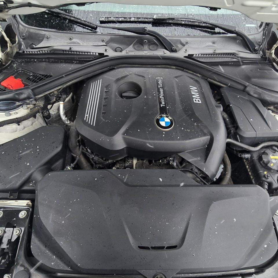 2017 BMW 3 Series 4dr Sdn 330i xDrive AWD Photo
