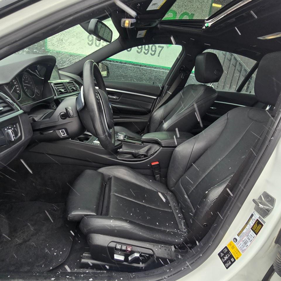 2017 BMW 3 Series 4dr Sdn 330i xDrive AWD Photo