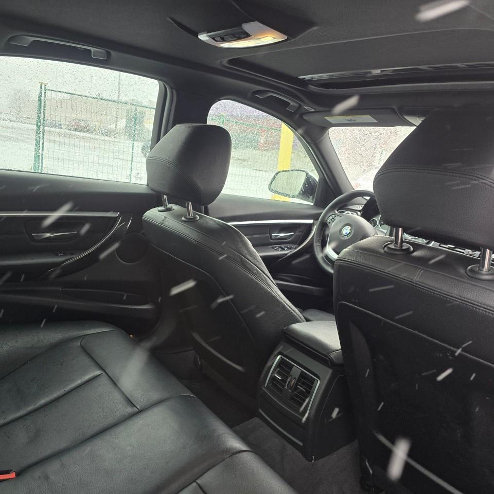 2017 BMW 3 Series 4dr Sdn 330i xDrive AWD Photo