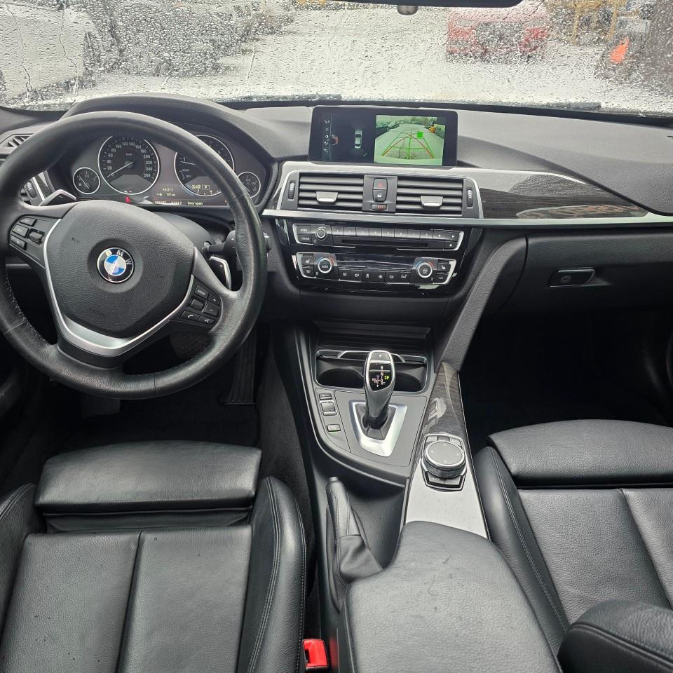 2017 BMW 3 Series 4dr Sdn 330i xDrive AWD Photo