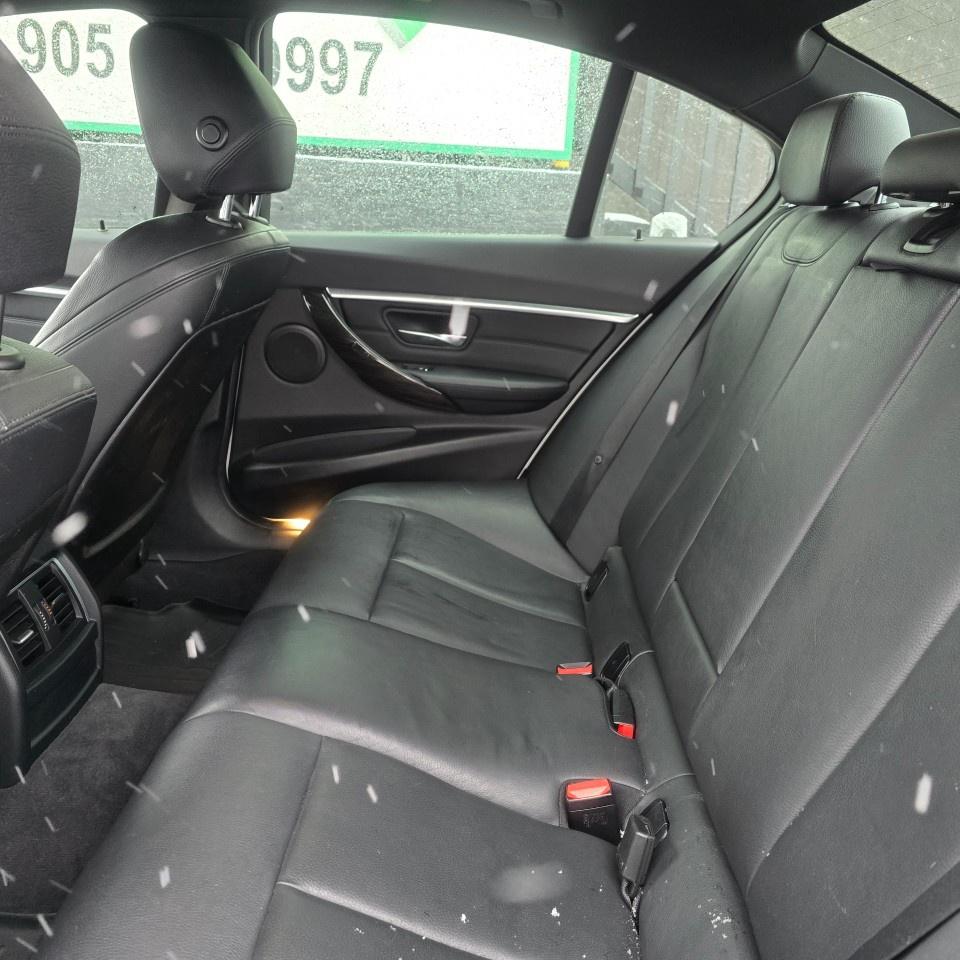 2017 BMW 3 Series 4dr Sdn 330i xDrive AWD Photo