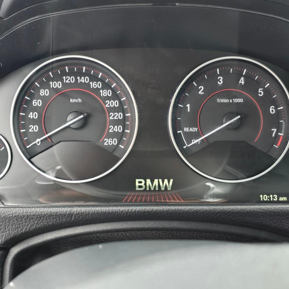 2017 BMW 3 Series 4dr Sdn 330i xDrive AWD Photo