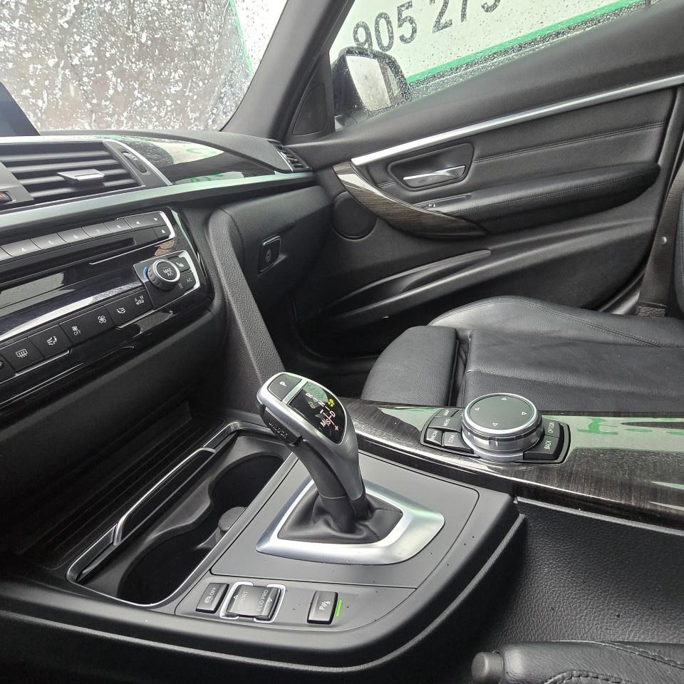 2017 BMW 3 Series 4dr Sdn 330i xDrive AWD Photo