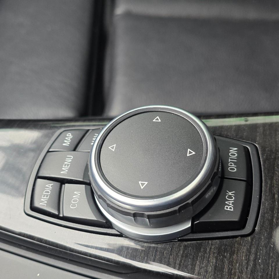 2017 BMW 3 Series 4dr Sdn 330i xDrive AWD Photo