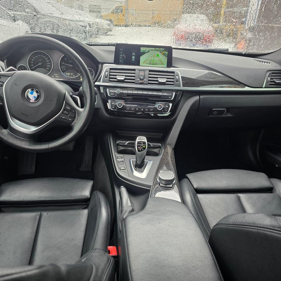 2017 BMW 3 Series 4dr Sdn 330i xDrive AWD Photo