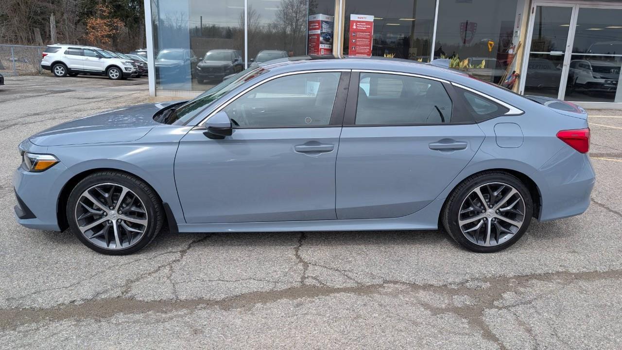 2022 Honda Civic Touring 4dr Sedan Photo