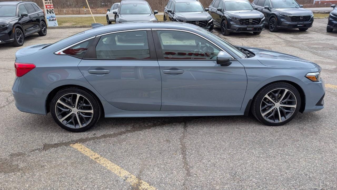 2022 Honda Civic Touring 4dr Sedan Photo