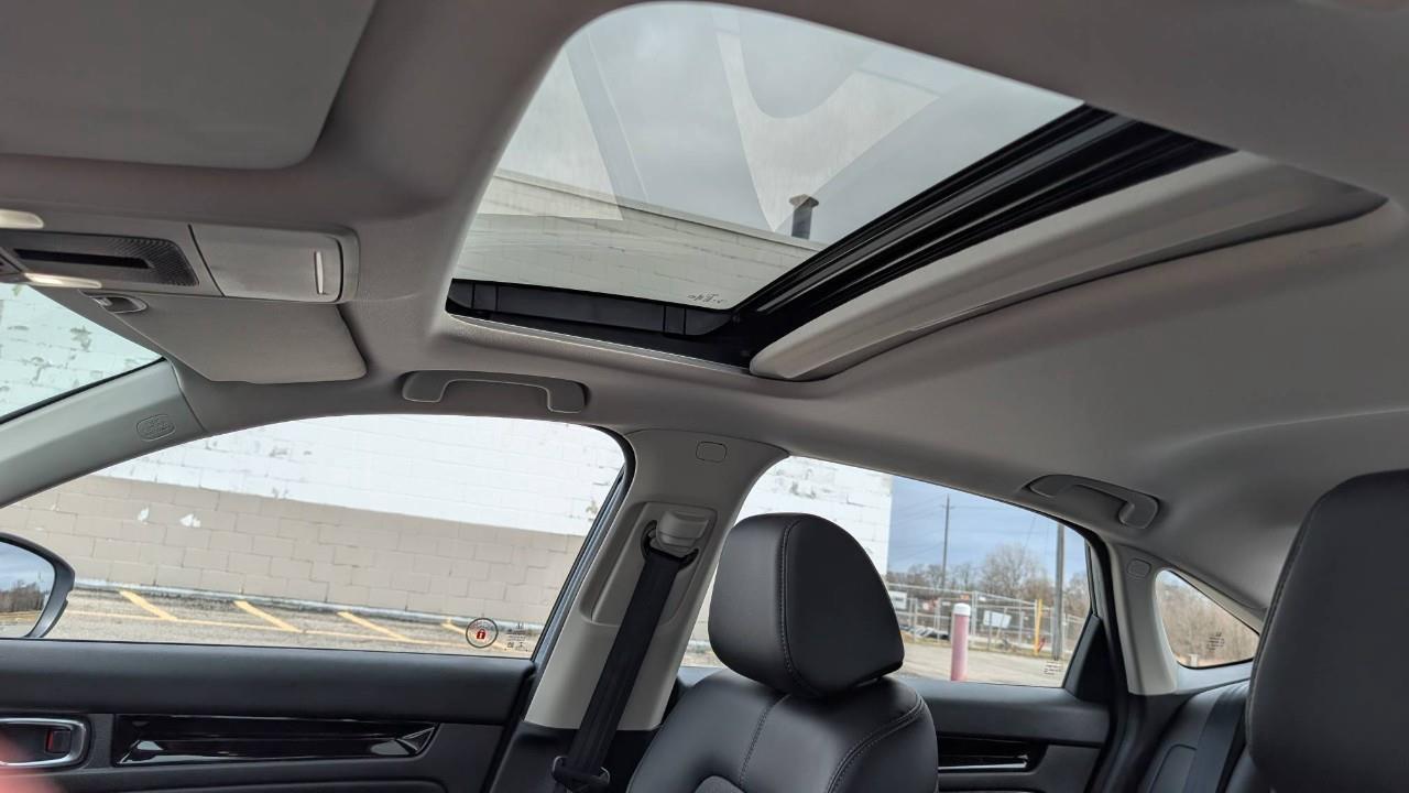 2022 Honda Civic Touring 4dr Sedan Photo