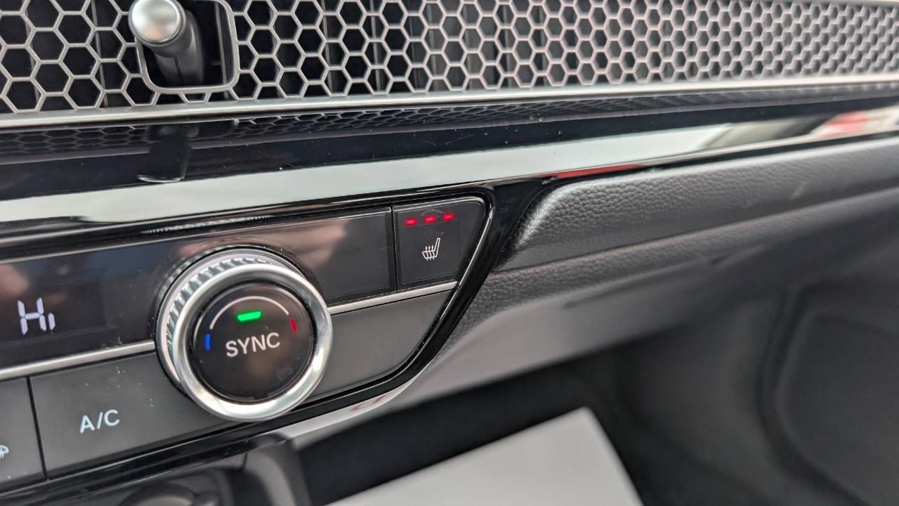 2022 Honda Civic Touring 4dr Sedan Photo