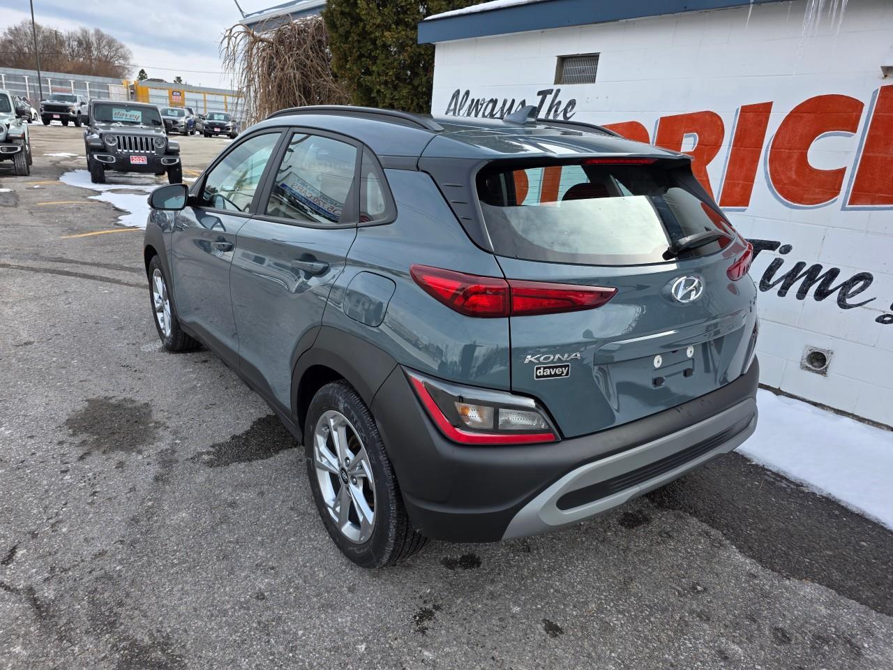 2022 Hyundai KONA 2.0L Preferred 4dr Front-Wheel Drive Photo
