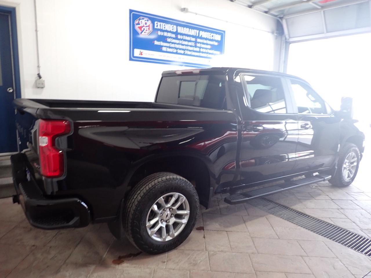 2023 Chevrolet Silverado 1500 RST 4WD Crew Cab Photo