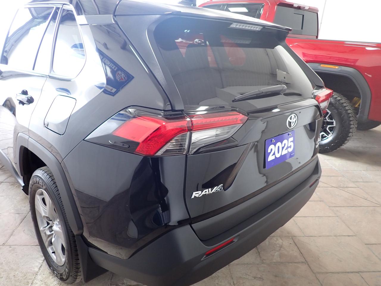 2025 Toyota RAV4 XLE AWD LEATHER SUNROOF Photo