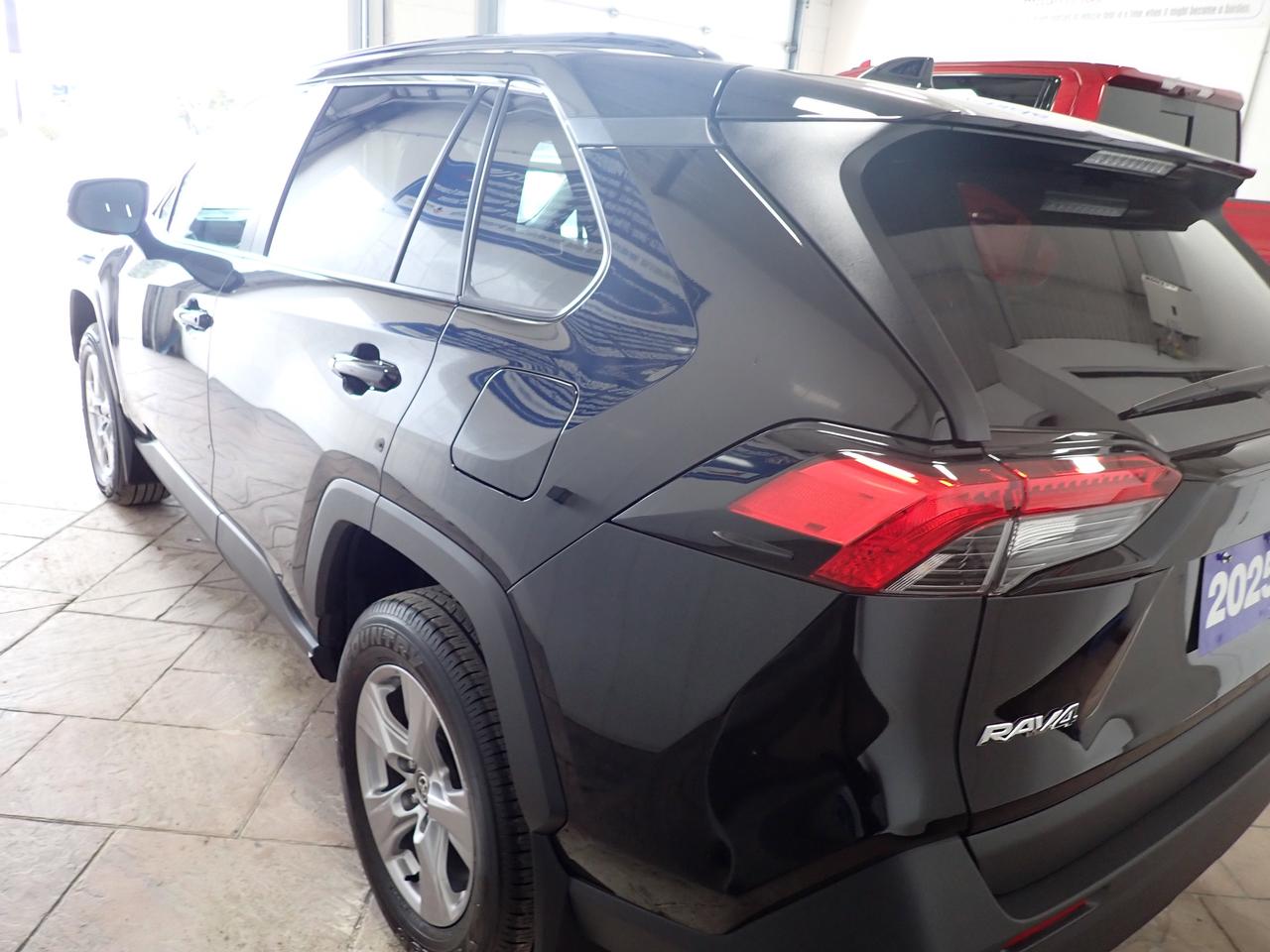 2025 Toyota RAV4 XLE AWD LEATHER SUNROOF Photo