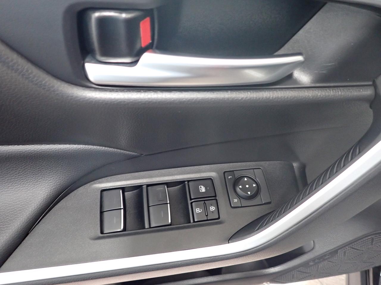 2025 Toyota RAV4 XLE AWD LEATHER SUNROOF Photo