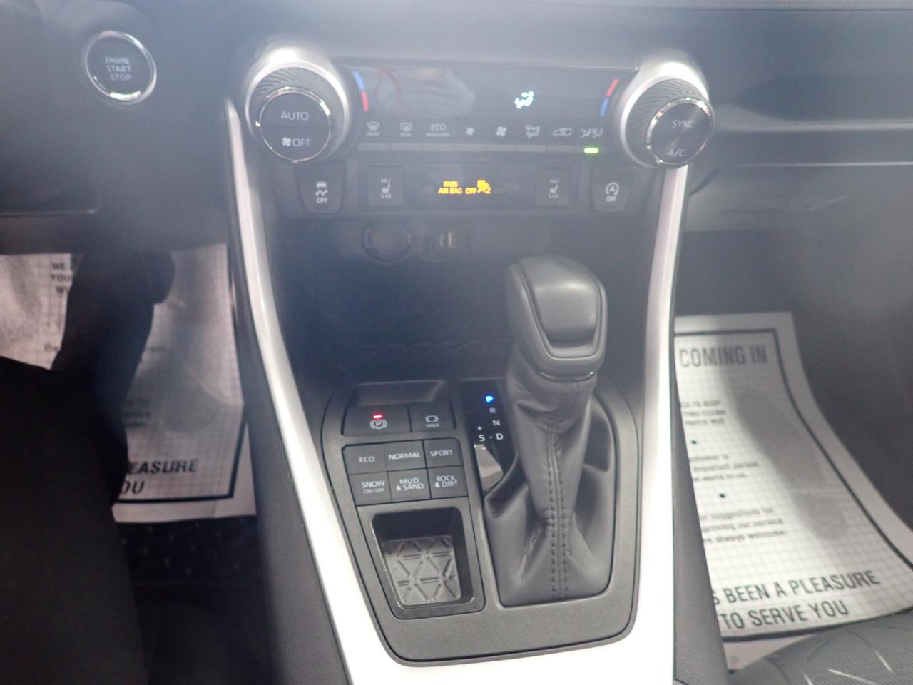 2025 Toyota RAV4 XLE AWD LEATHER SUNROOF Photo