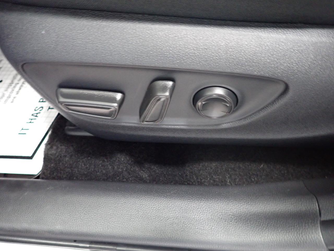 2025 Toyota RAV4 XLE AWD LEATHER SUNROOF Photo