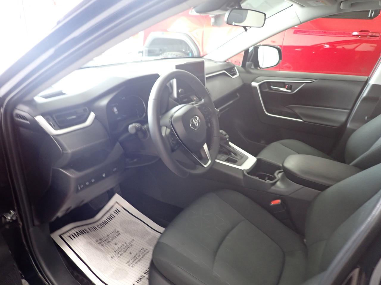 2025 Toyota RAV4 XLE AWD LEATHER SUNROOF Photo