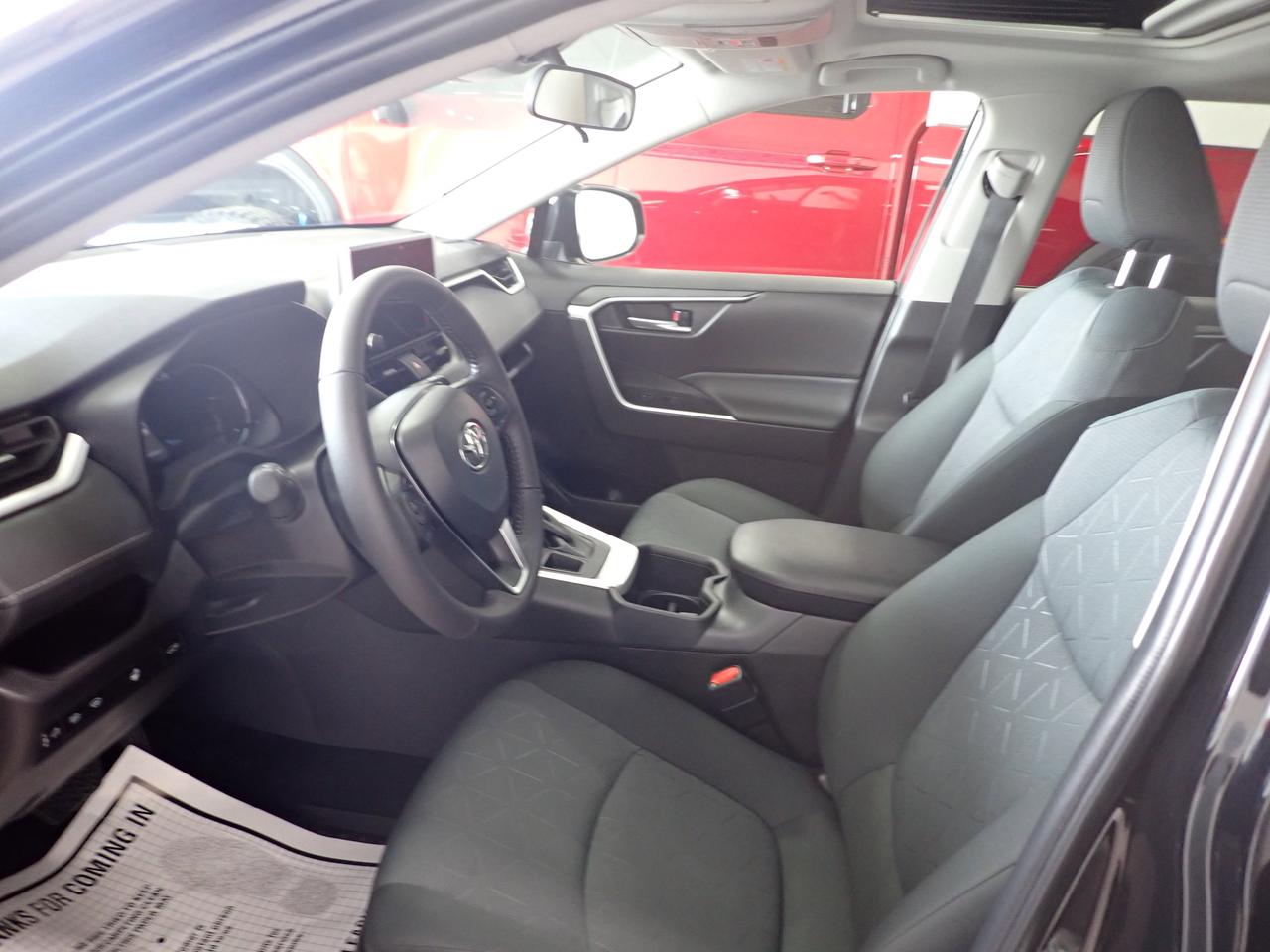 2025 Toyota RAV4 XLE AWD LEATHER SUNROOF Photo