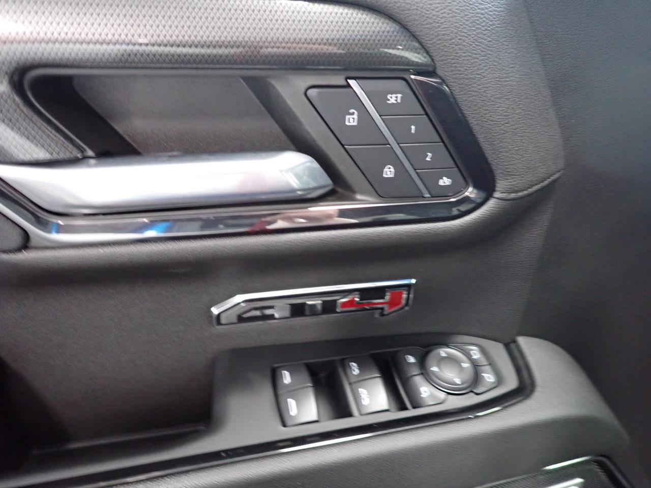 2024 GMC Sierra 1500 AT4 CREW CAB AT4 *DIESEL* LEATHER NAVI SUNROOF Photo