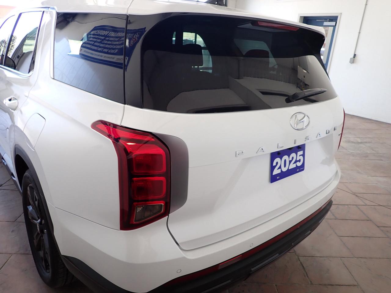 2025 Hyundai PALISADE Urban 7-PASS AWD LEATHER NAVI SUNROOF Photo