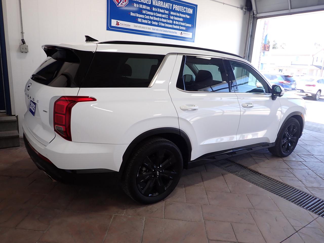 2025 Hyundai PALISADE Urban 7-PASS AWD LEATHER NAVI SUNROOF Photo