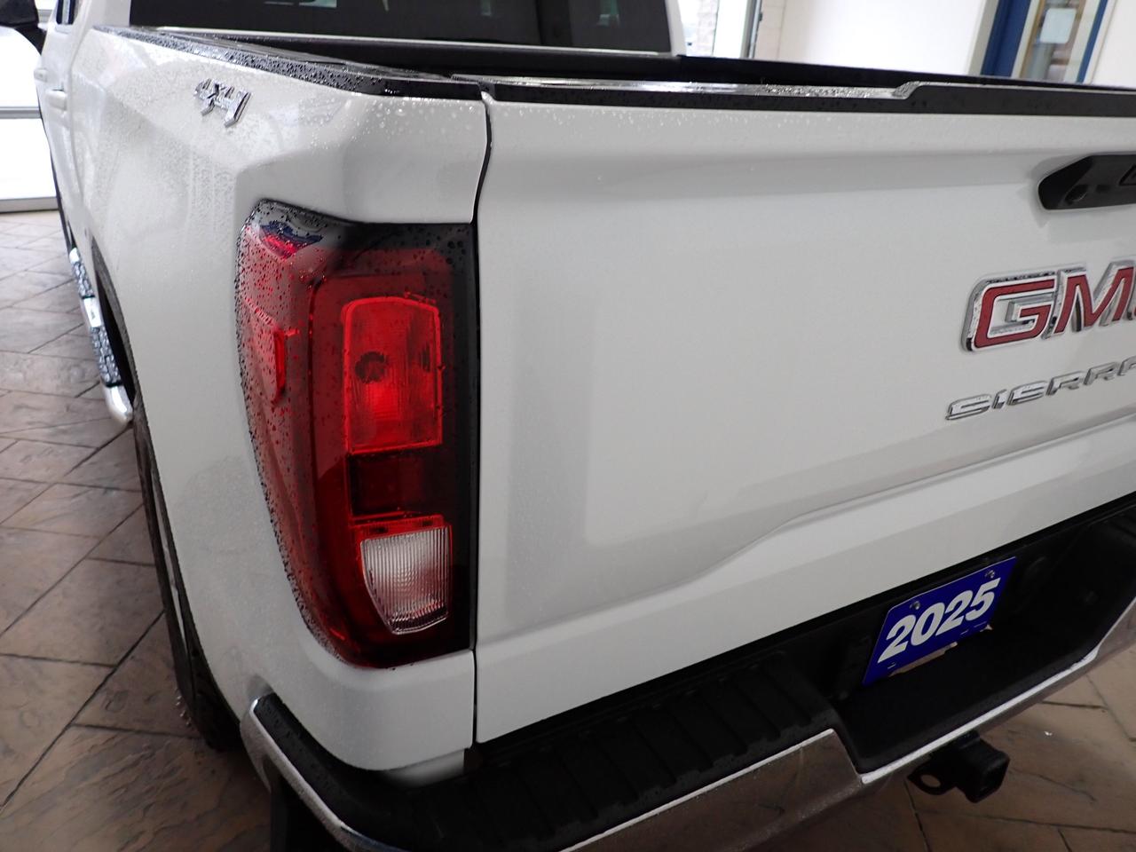 2025 GMC Sierra 1500 SLE 4WD Crew Cab Photo3